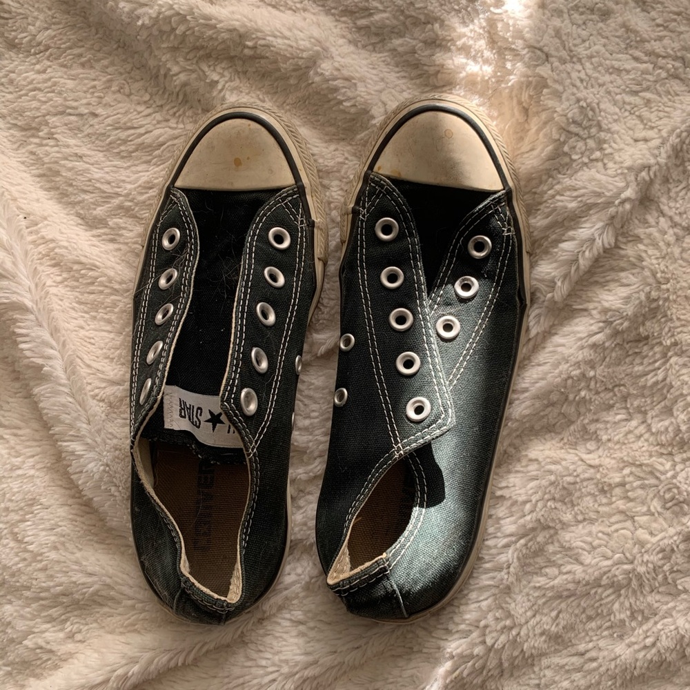 Low top black converse no laces